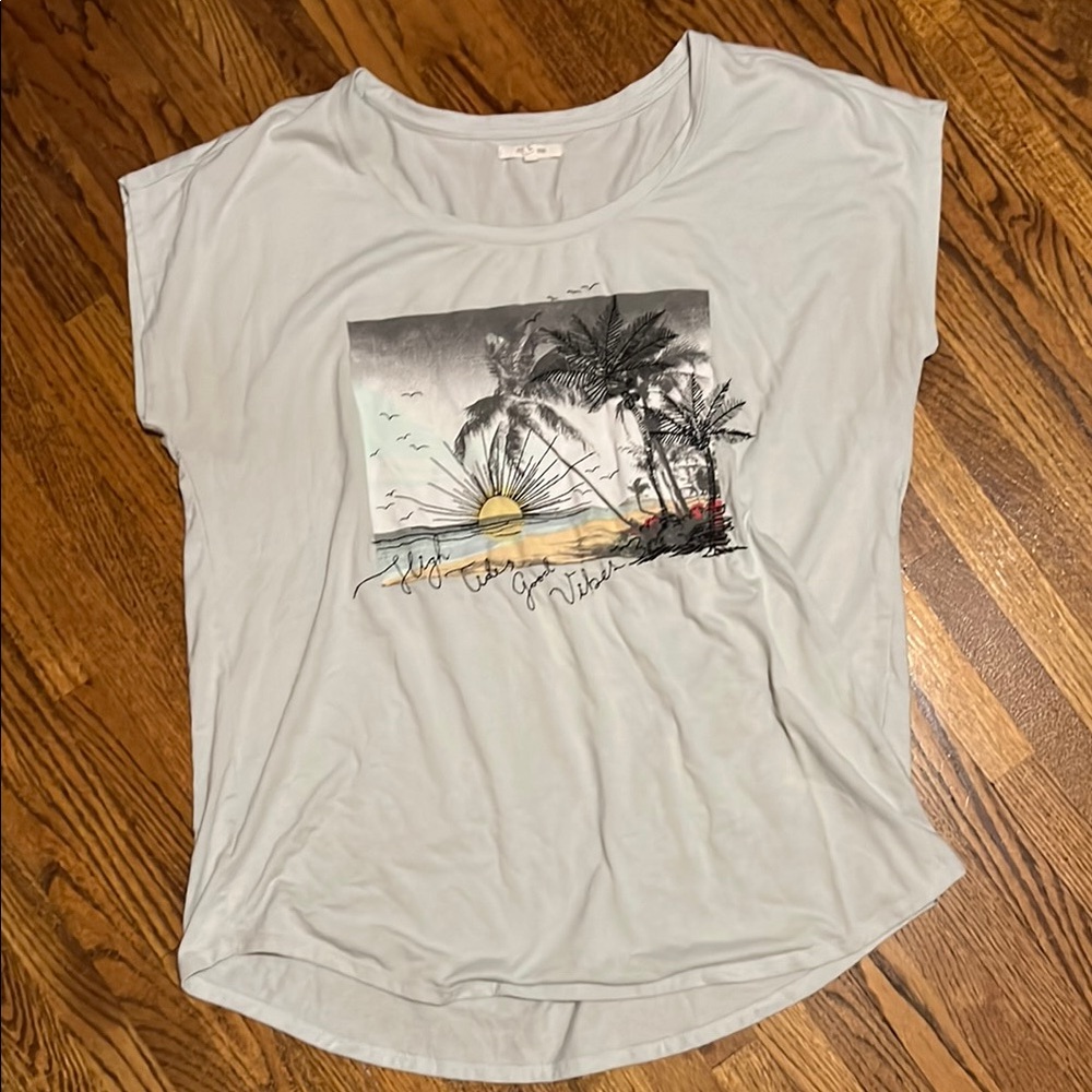 Women's Graphic Tee in Light blue